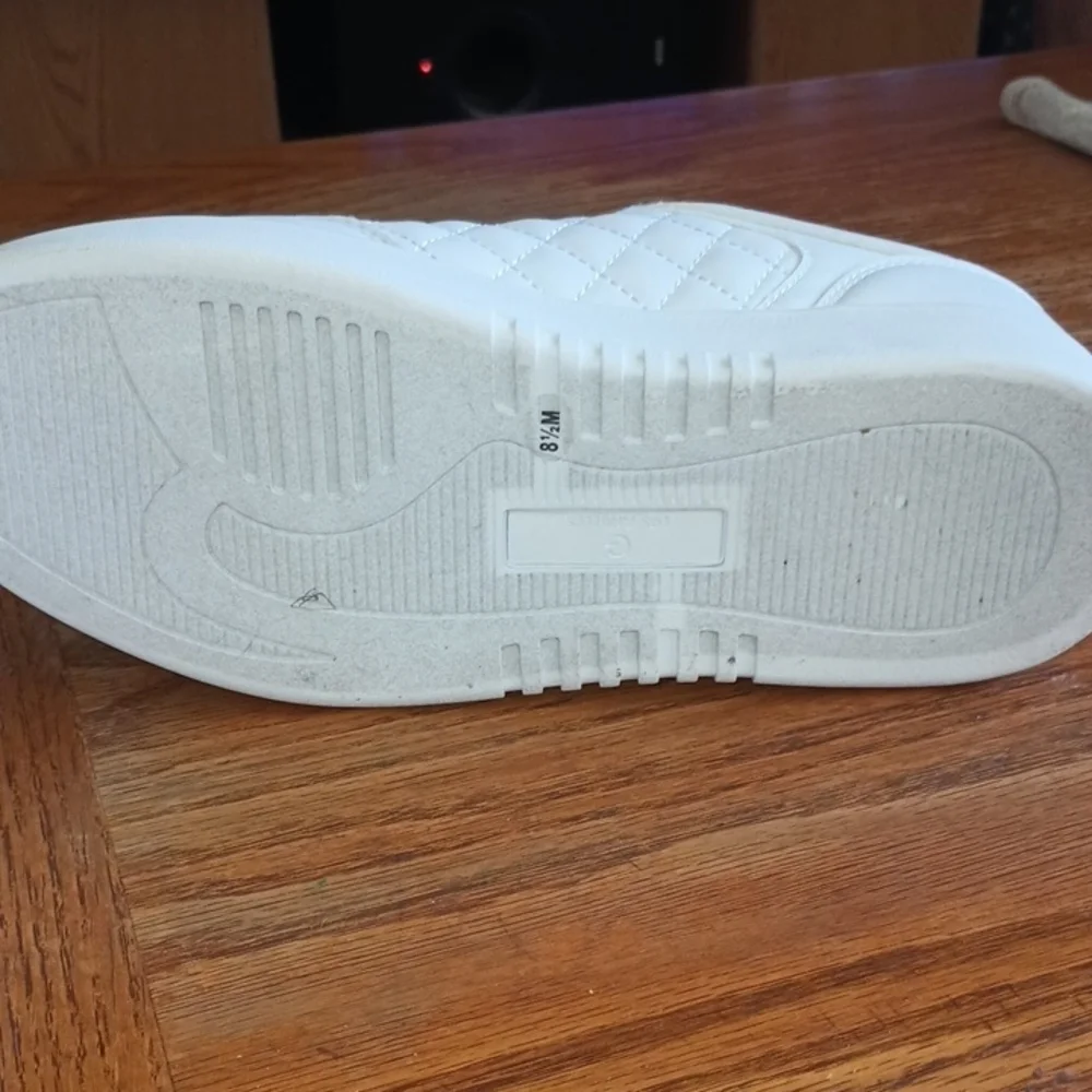 GBG Los Angeles Quilted White Sneakers with Gold Accents - Picture 5 of 6